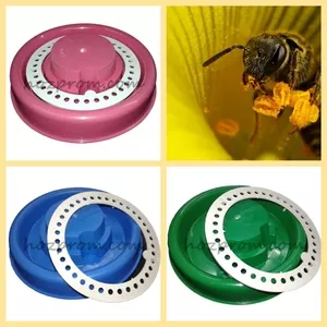 Пластмассовые кормушки и поилки для пчел 