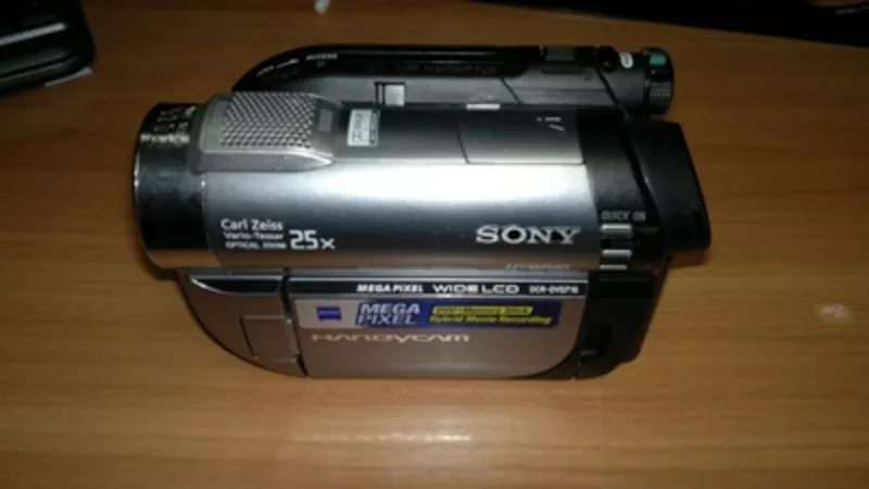 Продам видеокамеру Sony DCR-DVD710E