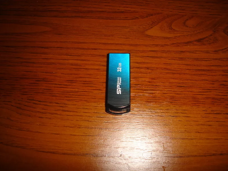 Обміняю USB-флешку 32 гб на 16 гб із доплатою.
