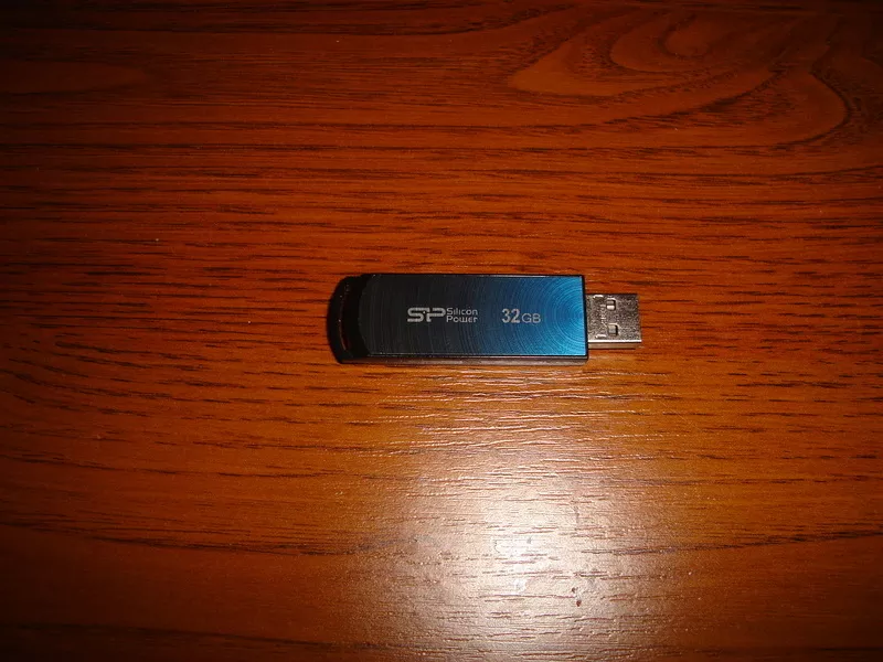 Обміняю USB-флешку 32 гб на 16 гб із доплатою. 2