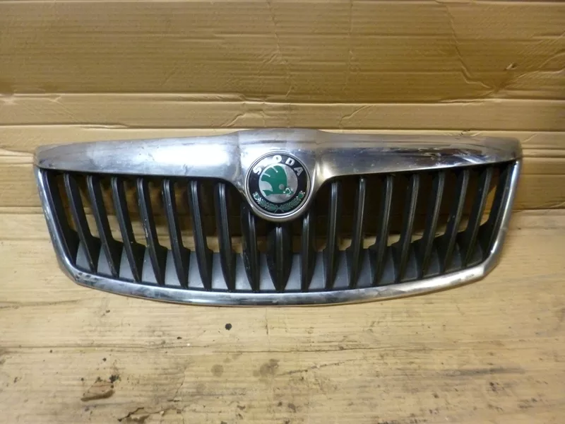 Хром капота Skoda Octavia A5 Шкода Октавия 08р 1Z0853651 C